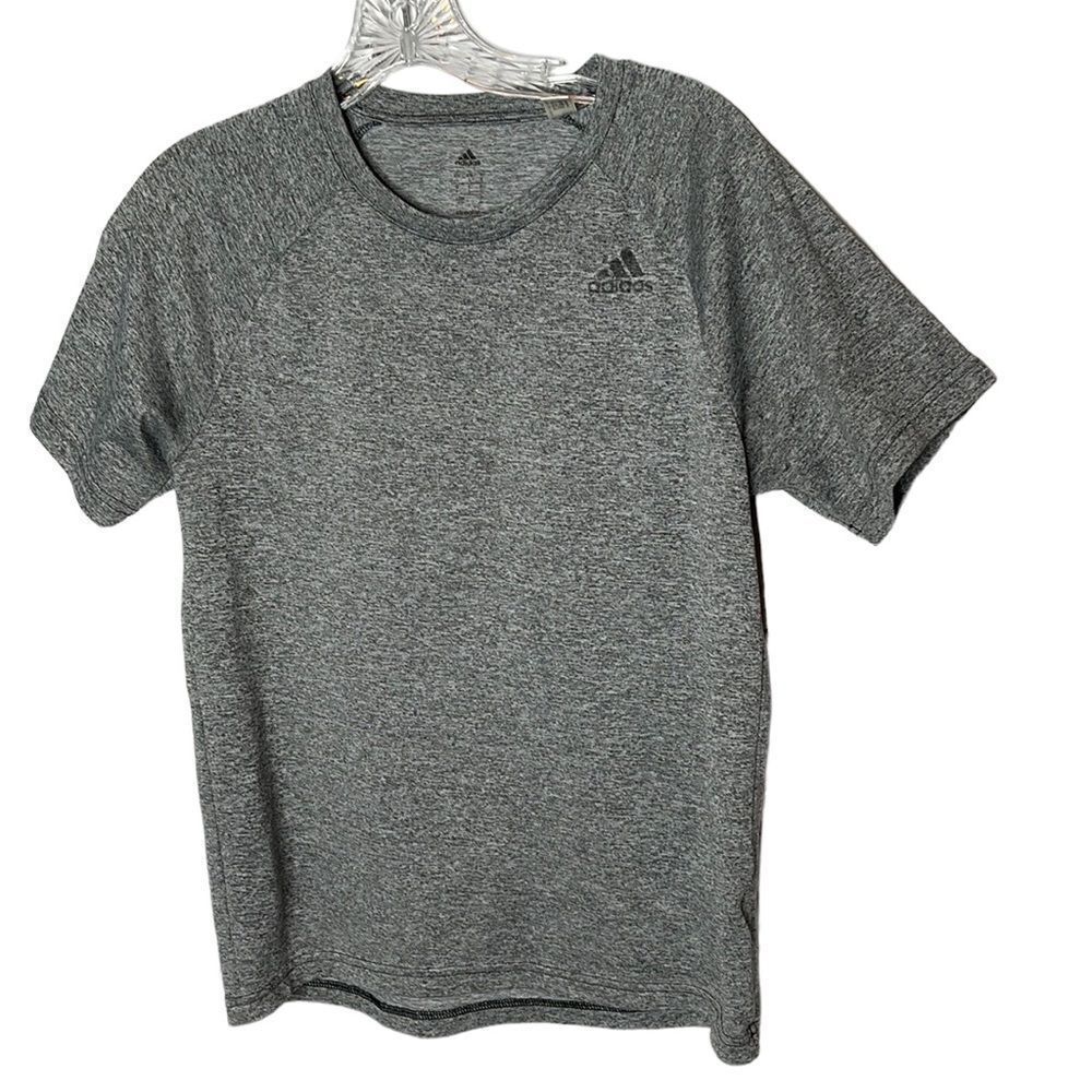 Adidas Grey Climalite Scoop Neck Short Sleeve T-shirt. Size Small.‎